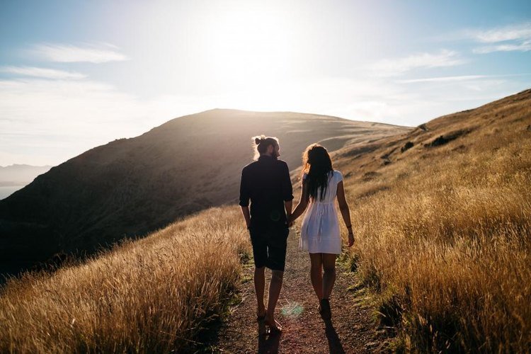 Dress code de boda: guía para acertar (y cómo comunicarlo)